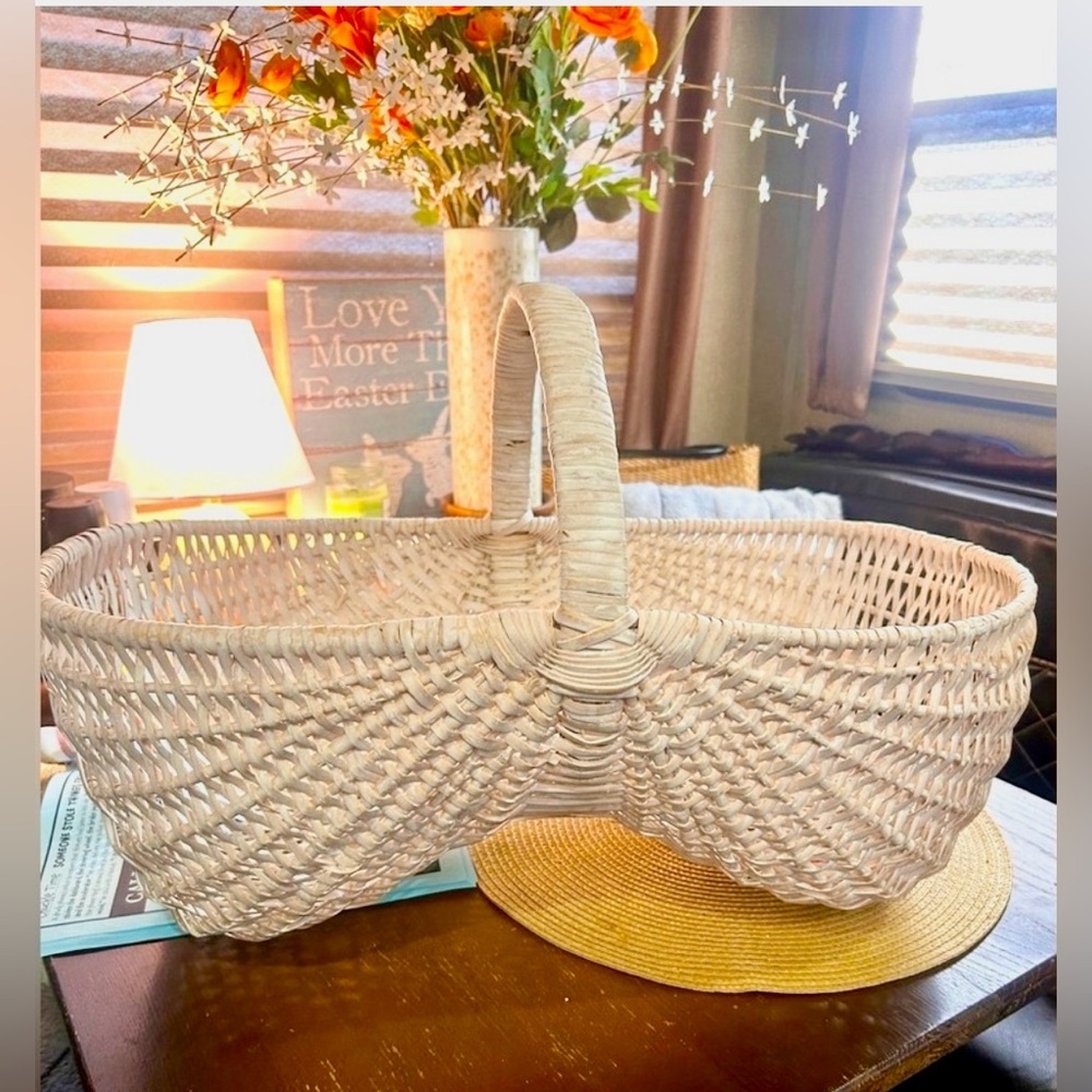 vintage "buttocks" or gathering basket. 23”